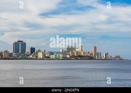 HAVANNA, KUBA - 11. JANUAR 2021: Die Skyline von Havanna, Kuba Stockfoto