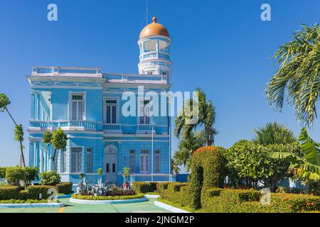 CIENFUEGOS, KUBA - 10. JANUAR 2021: Hotel Palacio Azul, ein Palast im ekletischen Stil in Cienfuegos, Kuba Stockfoto