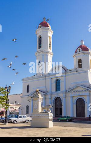 CIENFUEGOS, KUBA - 10. JANUAR 2021: Die Kathedrale von Purisima Concepcion in Cienfuegos, Kuba Stockfoto