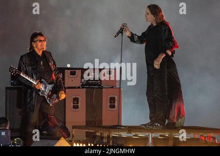 Ozzy Osbourne inszeniert die Black Sabbath Reunion bei der Abschlusszeremonie der Commonwealth Games 2022 Stockfoto