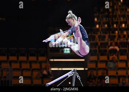 München, Deutschland. 11. August 2022. Alice Kinsella (GBR) Bars während der European Women's Artistic Gymnastics Championships - Senior Womenâ&#x80;&#X99;s Qualifikation & Allroundfinale, Gymnastik in München, Deutschland, August 11 2022 Credit: Independent Photo Agency/Alamy Live News Stockfoto