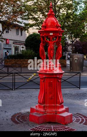 Paris, Frankreich - 13. Juli: Blick auf die Wallace-Brunnen, öffentliche Trinkbrunnen benannt nach, finanziert von Sir Richard Wallac und grob entworfen Stockfoto