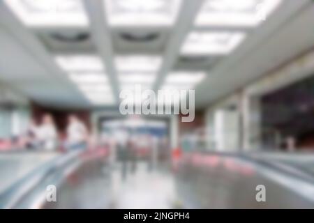 Verschwommenes Bild einer U-Bahn. Unscharfes Hintergrundbild einer Lobby mit U-Bahn-Stationen. Stockfoto