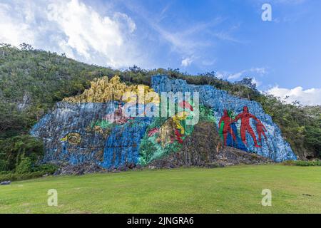 Wandbild von der Prähistoria (der Wandbild der Vorgeschichte) im Vinales-Tal, Kuba. Stockfoto