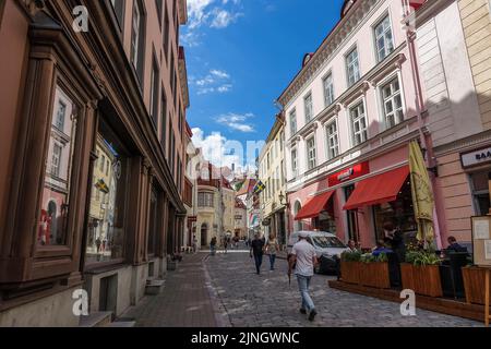 Tallinn, Estland 31. Juli 2022 Allgemeine Ansicht der Altstadtstraßen ist zu sehen. Quelle: Vadim Pacajev/Alamy Live News Stockfoto