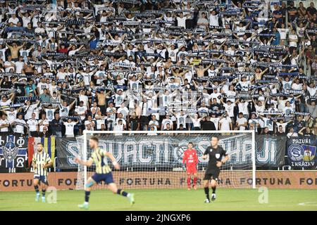 Uherske Hradiste, Tschechische Republik. 11. August 2022. Fans von Slovacko im Einsatz während der dritten Qualifikationsrunde der Europäischen Fußballliga kehren zurück: FC Slovacko gegen Fenerbahce Istanbul in Uherske Hradiste, Tschechische Republik, 11. August 2022. Kredit: Dalibor Gluck/CTK Foto/Alamy Live Nachrichten Stockfoto