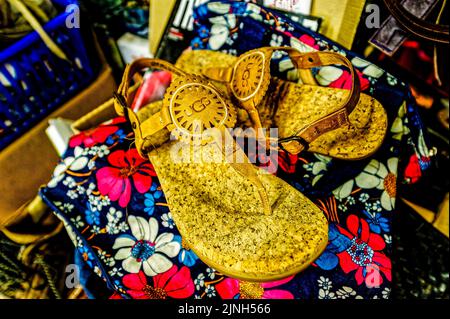 Reparatur Schuhe im Schuhe und Schlüsseldienst Saladauski Hannover .Linden. Stockfoto