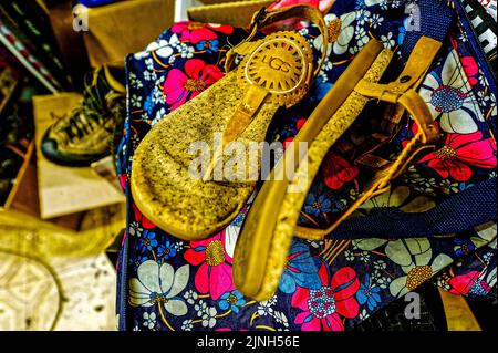 Reparatur Schuhe im Schuhe und Schlüsseldienst Saladauski Hannover .Linden. Stockfoto