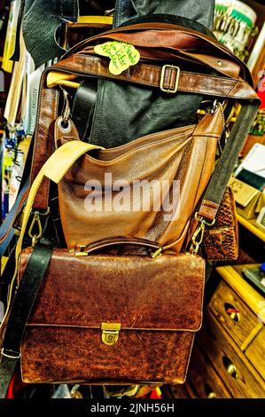 Reparatur Schuhe im Schuhe und Schlüsseldienst Saladauski Hannover .Linden. Stockfoto