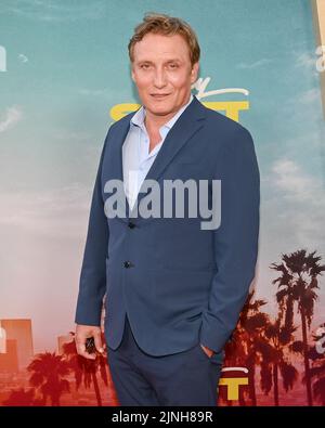 10. August 2022, Los Angeles, Kalifornien, USA: Oliver Masucci nimmt die Weltpremiere von Netflix's ''Day Shift' auf (Bild: © Billy Bennight/ZUMA Press Wire) Stockfoto