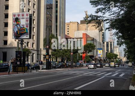 Das historische MASP Museum und die berühmte Paulista Avenue, Sao Paulo, Brasilien Stockfoto