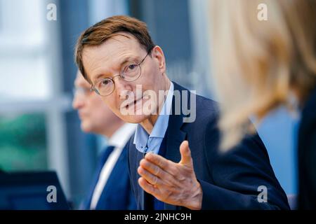 Berlin, Deutschland. 11. März 2022. Bundespressekonferenz zur aktuellen Lage in Corona. Karl Lauterbach (SPD), Bundesminister für Gesundheit. Berlin, 11. März 2022 Quelle: dpa/Alamy Live News Stockfoto