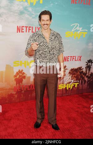 LOS ANGELES, CA - 10. AUGUST: Steve Howey nimmt an der Weltpremiere von Netflix's 'Day Shift' im Regal LA Live am 10. August 2022 in Los Angeles, Calif, Teil Stockfoto