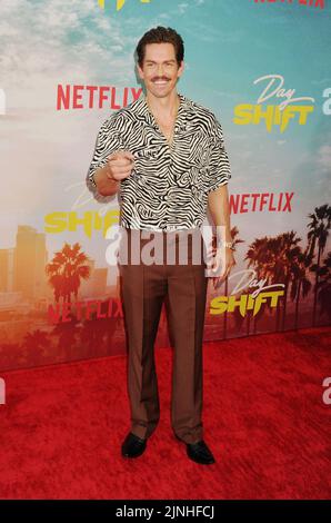 LOS ANGELES, CA - 10. AUGUST: Steve Howey nimmt an der Weltpremiere von Netflix's 'Day Shift' im Regal LA Live am 10. August 2022 in Los Angeles, Calif, Teil Stockfoto