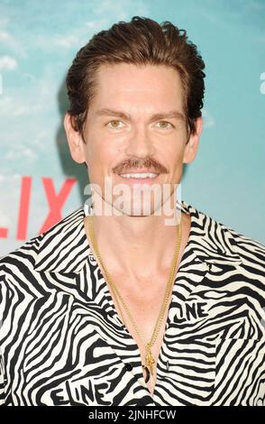 LOS ANGELES, CA - 10. AUGUST: Steve Howey nimmt an der Weltpremiere von Netflix's 'Day Shift' im Regal LA Live am 10. August 2022 in Los Angeles, Calif, Teil Stockfoto
