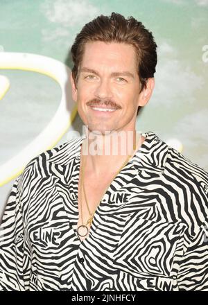 LOS ANGELES, CA - 10. AUGUST: Steve Howey nimmt an der Weltpremiere von Netflix's 'Day Shift' im Regal LA Live am 10. August 2022 in Los Angeles, Calif, Teil Stockfoto