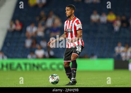 West Bromwich, Großbritannien. 11. August 2022. Max Lowe #13 von Sheffield United kontrolliert den Ball in West Bromwich, Großbritannien am 8/11/2022. (Foto von Gareth Evans/News Images/Sipa USA) Quelle: SIPA USA/Alamy Live News Stockfoto