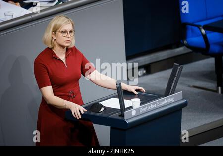 Berlin, Deutschland. 17. März 2022. Christiane Schenderlein, CDU/CSU, aufgezeichnet während einer Rede im Rahmen der Debatte über den Medien- und Kommunikationsbericht 2021 im Deutschen Bundestag in Berlin, 17. März 2022. Kredit: dpa/Alamy Live Nachrichten Stockfoto