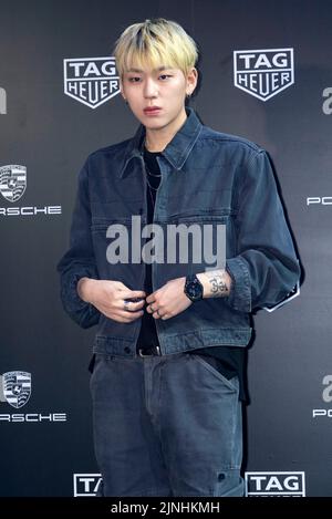 Seoul, Südkorea. 11. August 2022. Der südkoreanische Rapper Zico nimmt an einem Fotoanruf für die TAG Heuer Connected Porsche Edition Teil, die am 11. August 2022 in Seoul, Südkorea, startet. (Foto: Lee Young-ho/Sipa USA) Quelle: SIPA USA/Alamy Live News Stockfoto