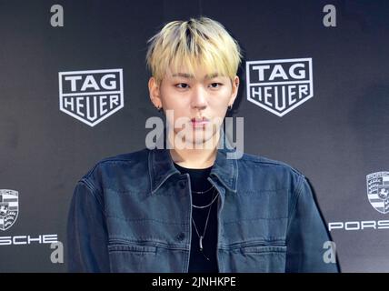 Seoul, Südkorea. 11. August 2022. Der südkoreanische Rapper Zico nimmt an einem Fotoanruf für die TAG Heuer Connected Porsche Edition Teil, die am 11. August 2022 in Seoul, Südkorea, startet. (Foto: Lee Young-ho/Sipa USA) Quelle: SIPA USA/Alamy Live News Stockfoto