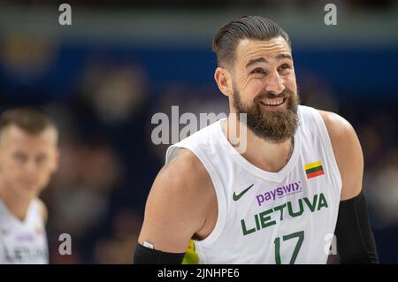 Vilnius, Litauen. 11. August 2022. Jonas Valanciunas aus Litauen reagiert während des Vorbereitungs-Basketballspiels der FIBA-Europameisterschaft 2022 zwischen Litauen und Finnland am 11. August 2022 in Vilnius, Litauen. Quelle: Alfredas Pliadis/Xinhua/Alamy Live News Stockfoto