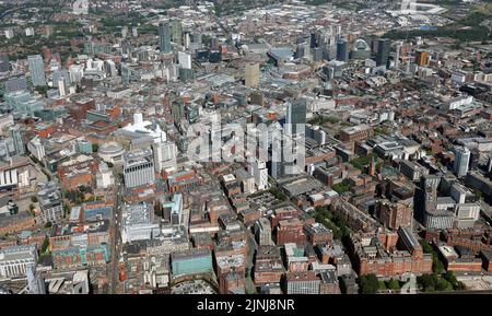Luftaufnahme der Skyline des Stadtzentrums von Manchester vom Süden aus mit Blick auf die Oxford Street & Princess Street in Richtung Rathaus, Greater Manchester Stockfoto