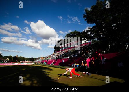 Englands Jamie Lea Winch schält sich während der Dreierspiele der Frauen - Gold Medal Match zwischen Malaysia und England im Victoria Park am 8. Tag der Commonwealth Games 2022 in Birmingham. Bilddatum: Freitag, 5. August 2022. Stockfoto