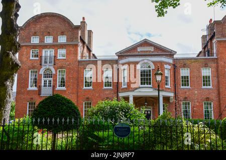 Chester, Großbritannien: 3. Jul 2022: Chester General Infirmary on the City Walls Road wurde 1761 eröffnet. Es wurde offiziell im Jahr 1995 geschlossen und wurde in Residenti umgewandelt Stockfoto