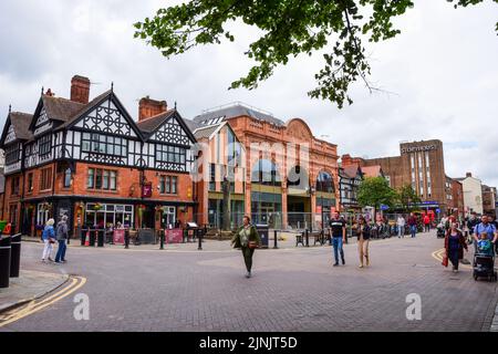 Chester, Großbritannien: 3. Jul 2022: Eine allgemeine Straßenszene an der Kreuzung von Northgate Street und Princess Street Stockfoto