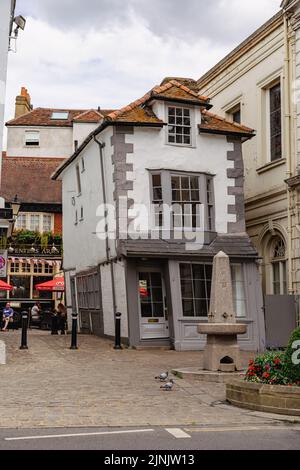 Windsor, Vereinigtes Königreich - August 2022: The Crooked House of Windsor - Market Cross House Stockfoto