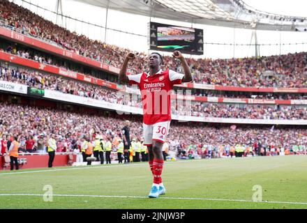 Fileboto vom 22-05-2022 von Arsenals Eddie Nketiah feiert das zweite Tor ihrer Seite. Der Arsenal-Stürmer Eddie Nketiah konnte sich in der Premier League Saison 30. mit 30 Spielern einen fruchtbaren Lauf erspielen 2021-22 - einer von sieben Spielern. Ausgabedatum: Freitag, 12. August 2022. Stockfoto