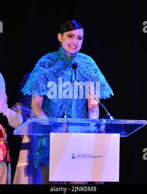 Miami, Florida, USA. 11. August 2022. Sofia Carson auf der Bühne während der Latin Grammy Cultural Foundation Awards am Miami Dade College Wolfson Campus am 11. August 2022 in Miami, Florida. Kredit: Mpi10/Media Punch/Alamy Live Nachrichten Stockfoto