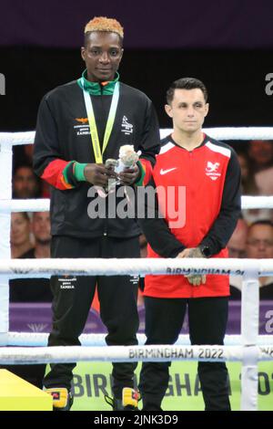 Patrick CHINYEMBA aus Sambia (Bronze) in den Men's Over 48kg-51kg (Flyweight) - Final Bout bei den Commonwealth-Spielen 2022 in Birmingham. Stockfoto