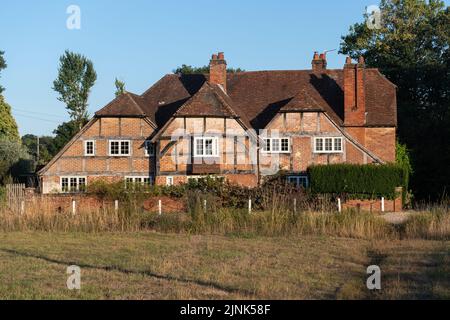 Historische Zehenscheune, ein denkmalgeschütztes Gebäude in Newnham auf dem Dorfgrün, Hampshire, England, Großbritannien Stockfoto