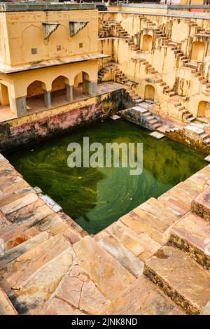 Stauseen, panna meena ka kund, Stauseen Stockfoto