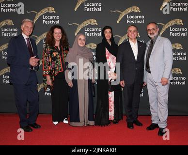 Locarno, Schweiz. 12. August 2022. Locarno, Swiss Locarno Film Festival 2022 Delegation international Red carpet im Bild: Ignazio Cassis Präsident der Schweizerischen Eidgenossenschaft, Reem al Hashimi, emiratischer Minister für internationale Zusammenarbeit und Generaldirektor der Expo Dubai, Hissa-Agent der Vereinigten Arabischen Emirate und Botschafter im Königreich der Niederlande, Maya Tissafi, Botschafterin der Schweiz in den Vereinigten Arabischen Emiraten, künstlerische Leiterin Giona A. Nazzaro, Marco Solari Präsident des Filmfestivals Locarno Credit: Independent Photo Agency/Alamy Live News Stockfoto