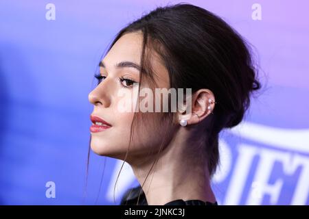 HOLLYWOOD, LOS ANGELES, KALIFORNIEN, USA - 11. AUGUST: Die amerikanische Schauspielerin Nicole Maines kommt bei der Variety 2022 Power of Young Hollywood-Veranstaltung von Facebook Gaming, die am 11. August 2022 im NeueHouse Los Angeles in Hollywood, Los Angeles, Kalifornien, USA, stattfand. (Foto von Xavier Collin/Image Press Agency) Stockfoto