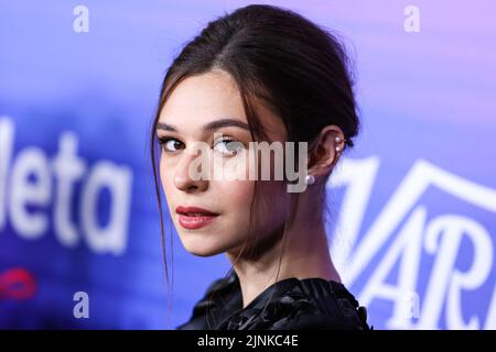 HOLLYWOOD, LOS ANGELES, KALIFORNIEN, USA - 11. AUGUST: Die amerikanische Schauspielerin Nicole Maines kommt bei der Variety 2022 Power of Young Hollywood-Veranstaltung von Facebook Gaming, die am 11. August 2022 im NeueHouse Los Angeles in Hollywood, Los Angeles, Kalifornien, USA, stattfand. (Foto von Xavier Collin/Image Press Agency) Stockfoto