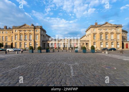 Frankreich, Oise, Picardie, Compiegne, Schlossfassade, Place du General de Gaulle // Frankreich, Oise (60), Picardie, Compiègne, façade du château, Place du Gé Stockfoto