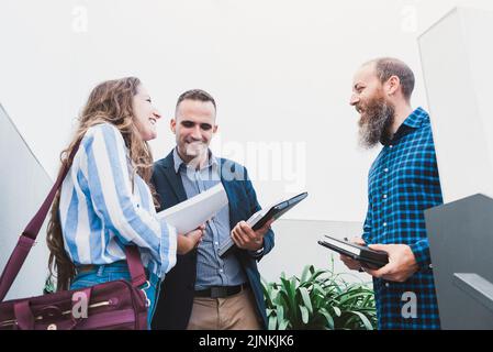 Unternehmen, Interview, Mitarbeiter, Kollegen, Büroteam, Unternehmen, Verhandlungen, Interviews, Mitarbeiter, Mitarbeiter Stockfoto