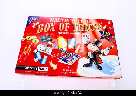 Marvins Magic Box of Tricks-Zaubershow in einer Box isoliert auf weißem Hintergrund Stockfoto