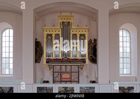 Das Innere der Hofkirche (Neustädter Hof- und Stadtkirche St. Johannis) mit der spanischen Orgel in Hannover Stockfoto