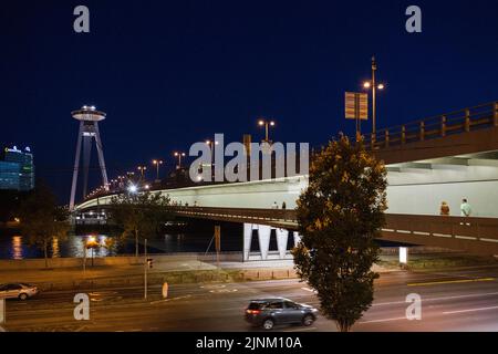 Die meisten SNP (Most Slovenského národného povstania oder die UFO-Brücke), Bratislava, Slowakei Stockfoto