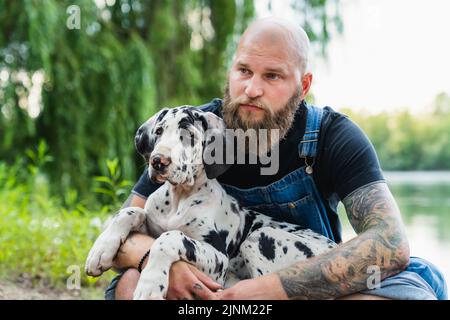 Mann, Hund, kleben, umarmen, Kerl, Männer, Hunde, Umarmungen, Umarmungen Stockfoto