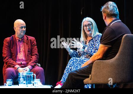 Edinburgh, Großbritannien. 12. August 2022 im Bild: Der Gewerkschaftsführer Sir Keir Starmer wird vom LBC-Chef Iain Dale und dem ehemaligen Labour-Innenminister Jacqui Smith beim Edinburgh Fringe Festival im Rahmen der „All Talk“-Reihe mit Interviews des Senders interviewt. Kredit: Rich Dyson/Alamy Live Nachrichten Stockfoto