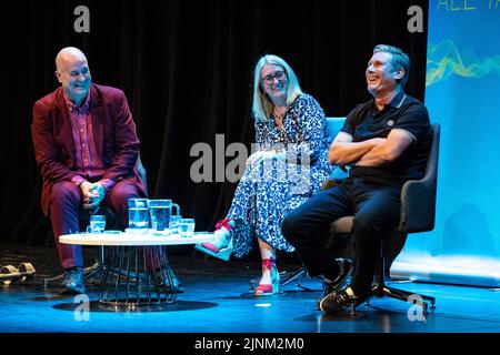 Edinburgh, Großbritannien. 12. August 2022 im Bild: Der Gewerkschaftsführer Sir Keir Starmer wird vom LBC-Chef Iain Dale und dem ehemaligen Labour-Innenminister Jacqui Smith beim Edinburgh Fringe Festival im Rahmen der „All Talk“-Reihe mit Interviews des Senders interviewt. Kredit: Rich Dyson/Alamy Live Nachrichten Stockfoto