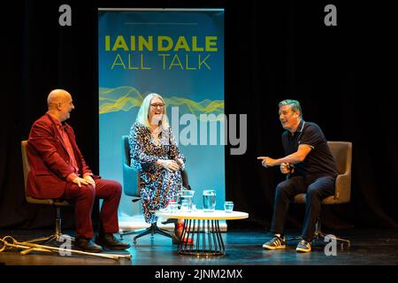 Edinburgh, Großbritannien. 12. August 2022 im Bild: Der Gewerkschaftsführer Sir Keir Starmer wird vom LBC-Chef Iain Dale und dem ehemaligen Labour-Innenminister Jacqui Smith beim Edinburgh Fringe Festival im Rahmen der „All Talk“-Reihe mit Interviews des Senders interviewt. Kredit: Rich Dyson/Alamy Live Nachrichten Stockfoto