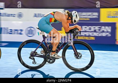 Die belgische Triathletin Valerie Barthelemy wurde am Freitag, den 12. August 2022, während des Triathlon-Euros der Frauen im Rahmen der Europameisterschaft München 2022 in München in Aktion gezeigt. Die zweite Auflage der Europameisterschaften findet vom 11. Bis 22. August statt und umfasst neun Sportarten. BELGA FOTO ERIC LALMAND Stockfoto