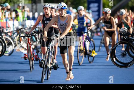 12. August 2022, Bayern, MŸnchen: Europameisterschaften, Europameisterschaft, Triathlon, Einzelrennen, Frauen, im Olympiapark. Laura Lindemann aus Deutschland in Aktion. Foto: Sven Hoppe/dpa Stockfoto