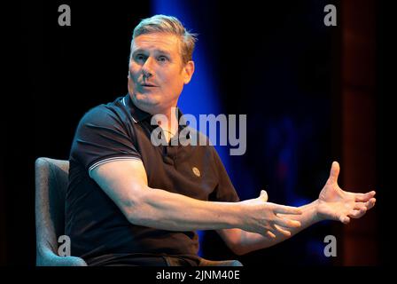 Der Gewerkschaftsführer Sir Keir Starmer wird von Iain Dale während des „Iain Dale's All Talk with Sir Keir Starmer“ im Rahmen des Edinburgh Festival Fringe im Edinburgh International Conference Centre interviewt. Bilddatum: Freitag, 12. August 2022. Stockfoto